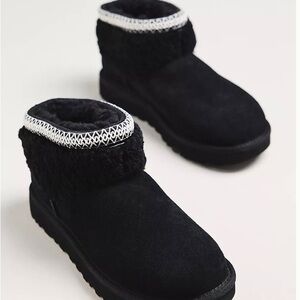UGG Classic Ultra Mini Maxi Curly Boots